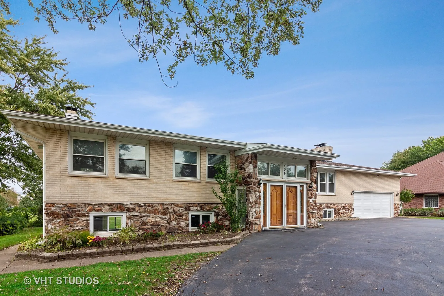 404 Cardinal Dr photo 1