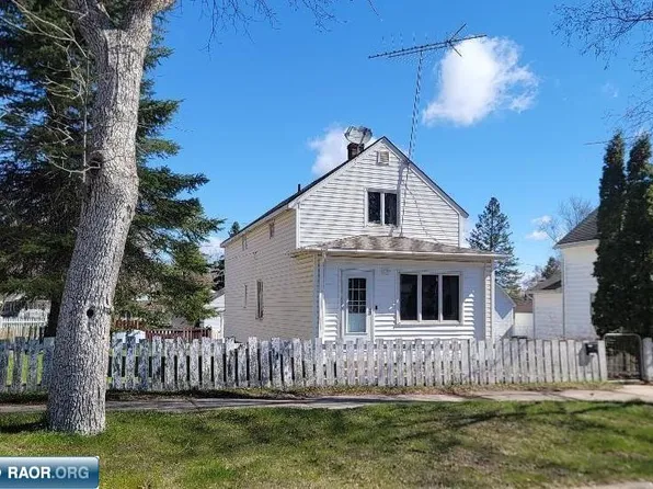 324 8th St SW, Chisholm, MN 55719