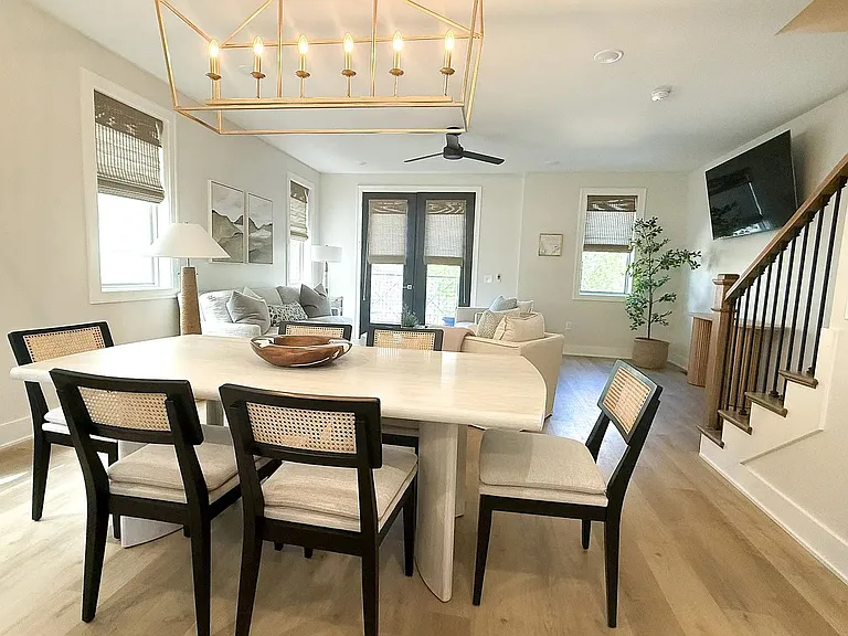 211 N Poplar St #211 — Photo 9
