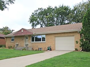 7840 W Bottsford Ave, Greenfield, WI 53220