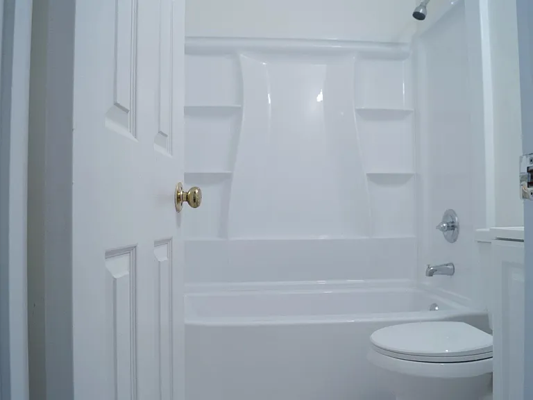 402 Forest Ct — Photo 13