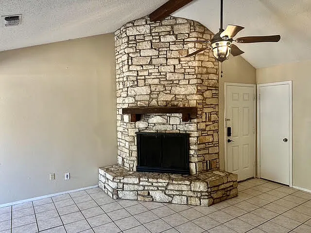 3 bed, 1294 sqft, $1,500 — Photo 4