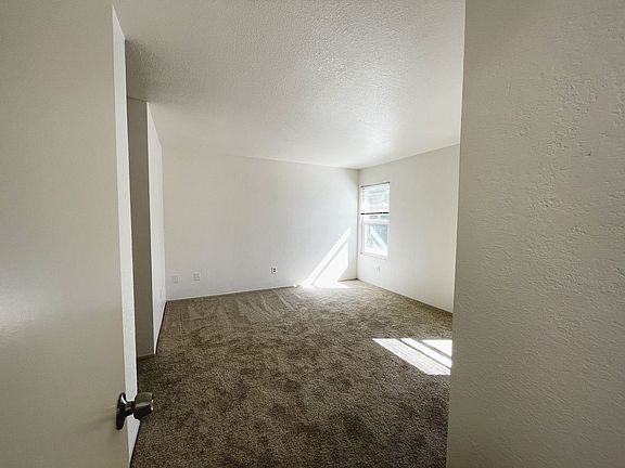 5th image of 621 Hermes Ct