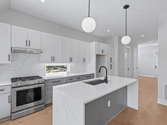 2nd image of 543 Bragg St