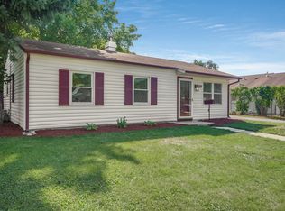 1557 Cambridge Ave, Aurora, IL 60506