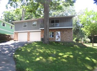 305 Apache Trl, Lake In The Hills, IL 60156