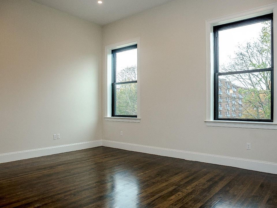 2nd image of 11 Newcomb St APT 8X