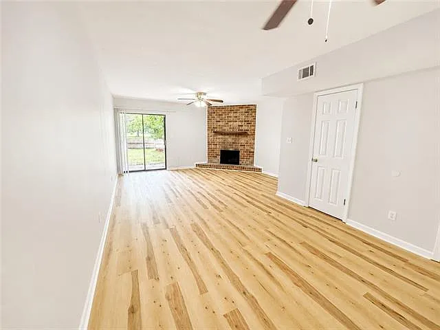 2 bed, 1.5 bath, 1200 sqft, $1,400 — Photo 3