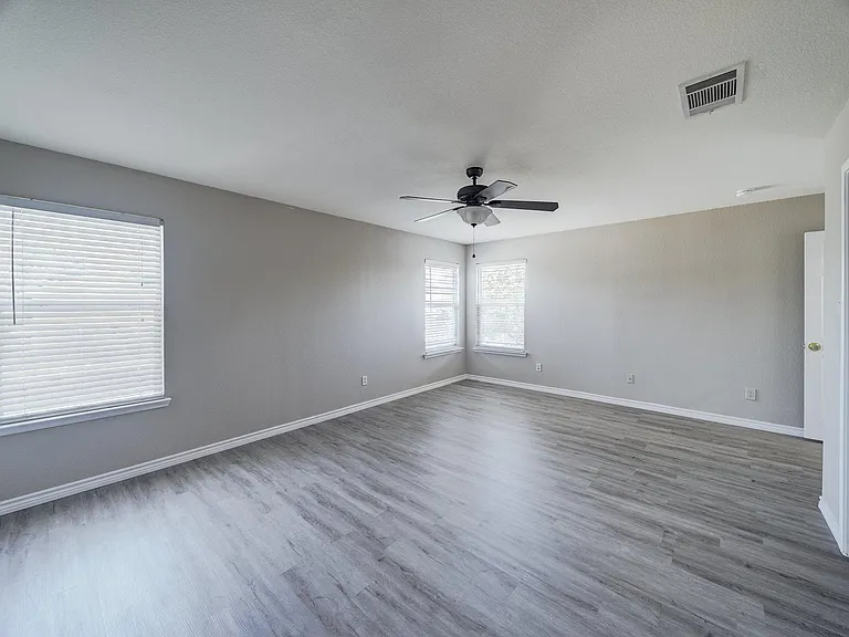6908 Planters Row Dr — Photo 10