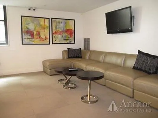 Rented by Anchor Associates | media 4