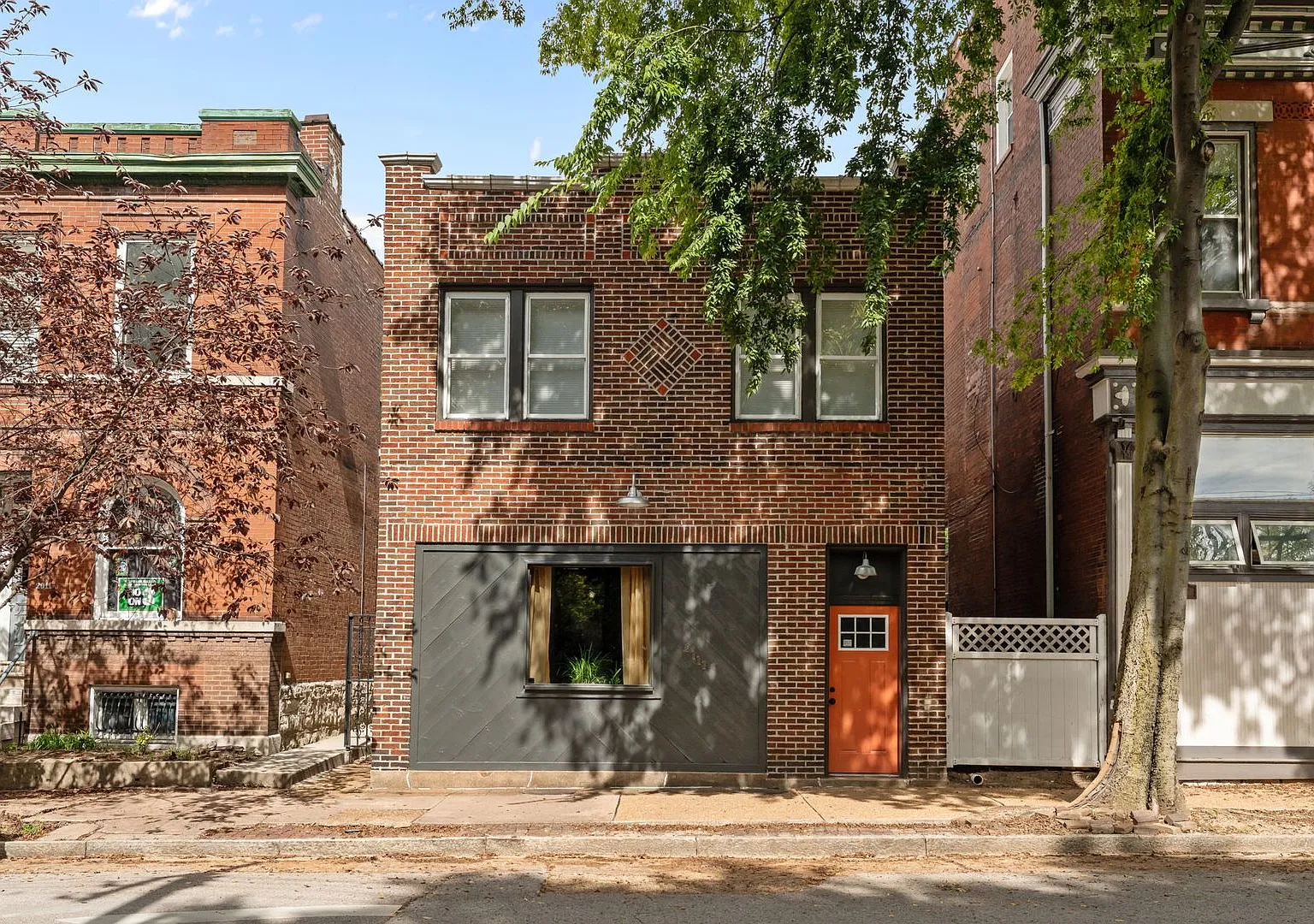 2 bedroom on Fremont Park in Benton Park Neighborhood — Photo 1