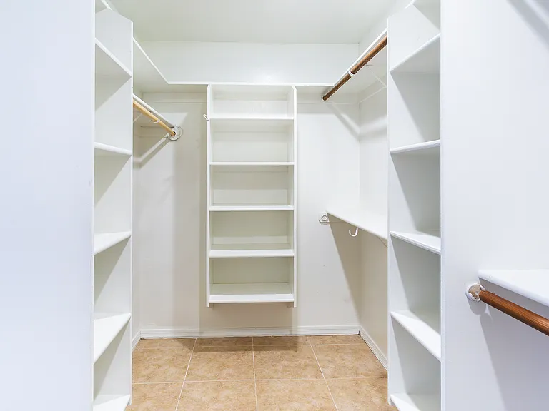 414 Bury Ct — Photo 13
