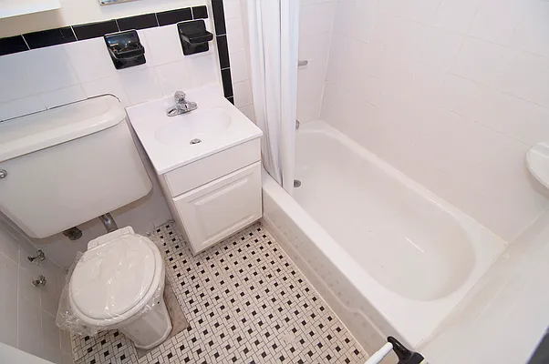 Rented by Site Realty Services | media 28