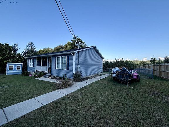 3rd image of 643 Sullivan Rd