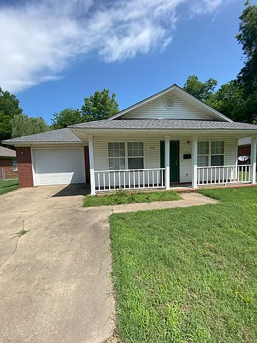 108 Poplar St Photo 1