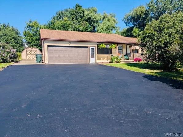 65 Glen Iris Dr, Rochester, NY 14623