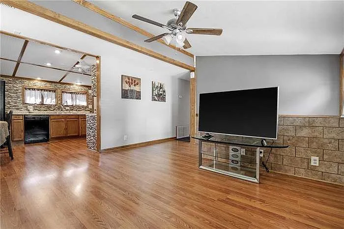 1324 N Lynn St — Photo 4