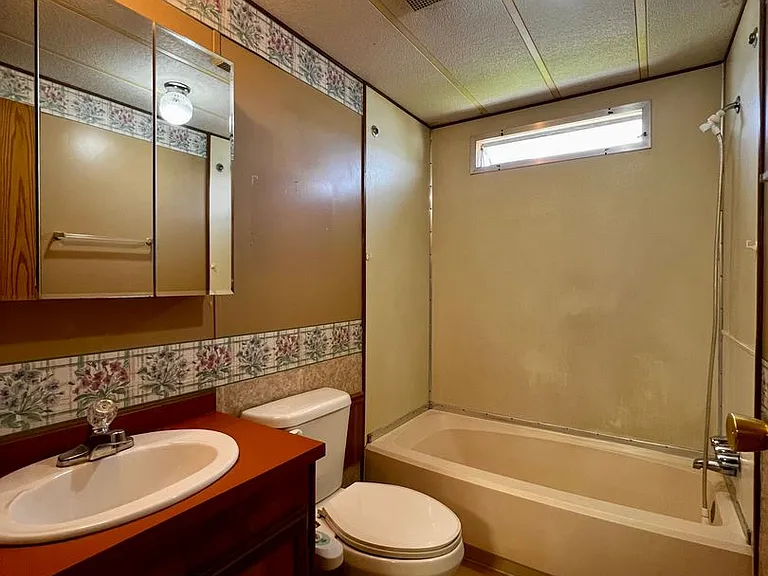 1402 Hickory Rd — Photo 13