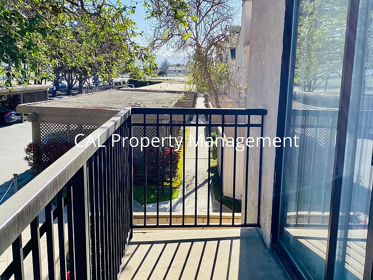 2440 N Main St #F — Photo 15