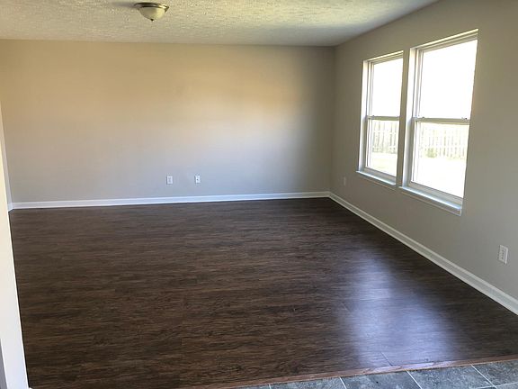 4th image of 672 Vernon Pl