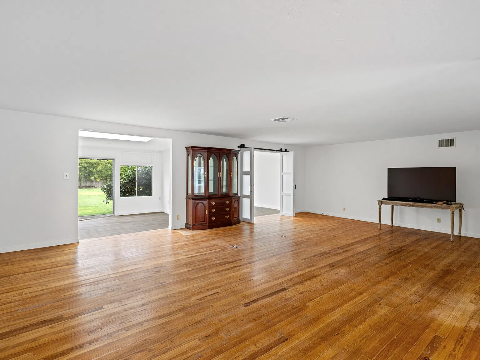 3 bed, 2.5 bath, 2575 sqft, $6,500 — Photo 4