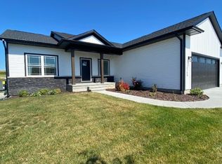 3154 Artesian Rd, Marion, IA 52302