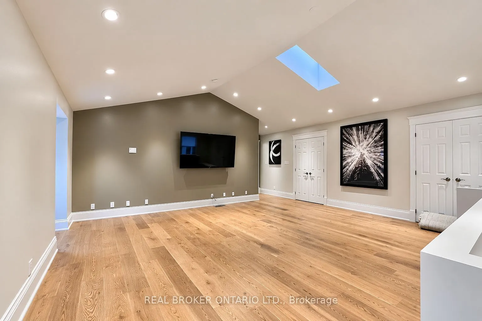 2 bed, $2,800 — Photo 2
