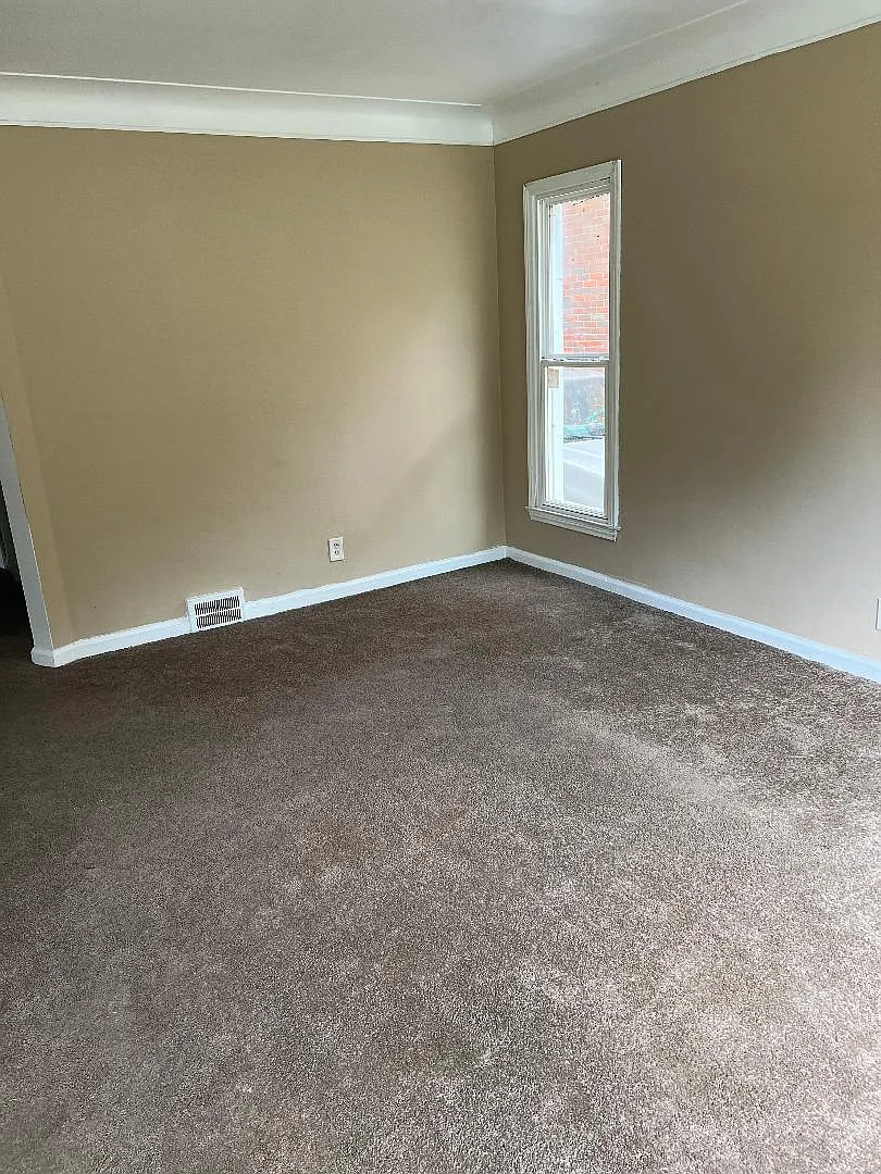 3 bed, 1.5 bath, 1800 sqft, $1,400 — Photo 3