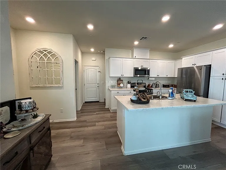 27375 Georgetown Dr — Photo 5