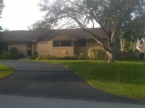 2nd image of 2300 Bellevue Pl