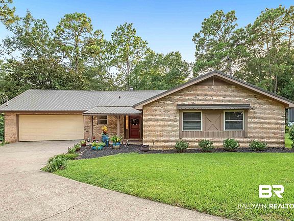 3rd image of 104 James Cir