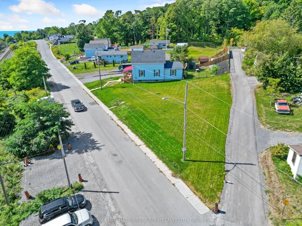 14 Alexander St, Pt Hope, ON L1A 1B2