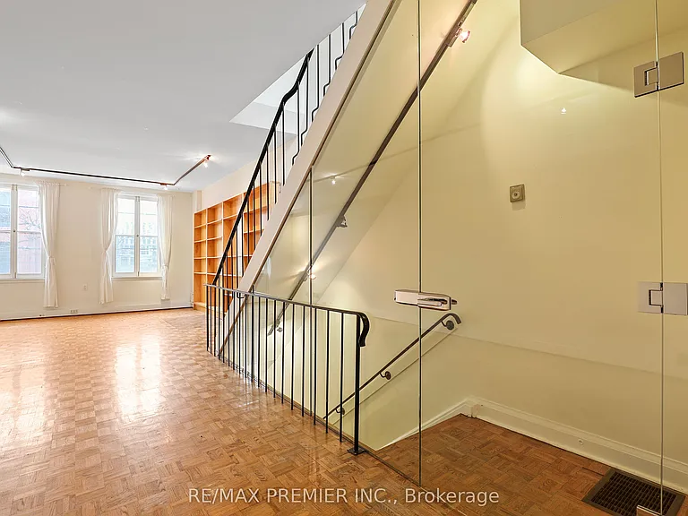 394A King St E #UPPER — Photo 4
