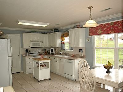 Bright Kitchen with Eat-in Area