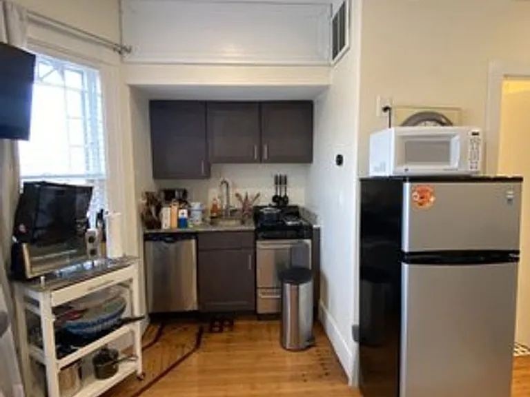 14 Chiswick Rd #1L — Photo 5