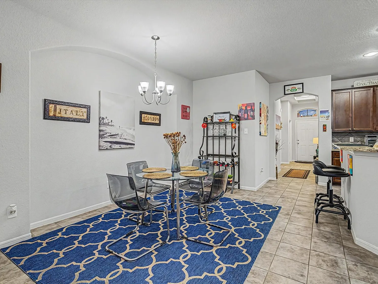 4 bed, 3.0 bath, 1732 sqft, $2,350 — Photo 3