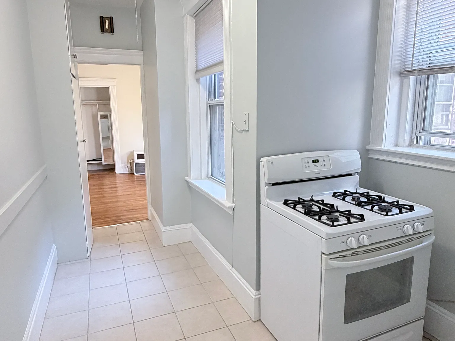 Studio, 300 sqft, $2,250 — Photo 4