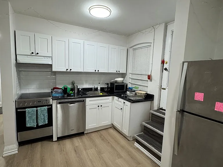 1065 Bathurst St #2 — Photo 2