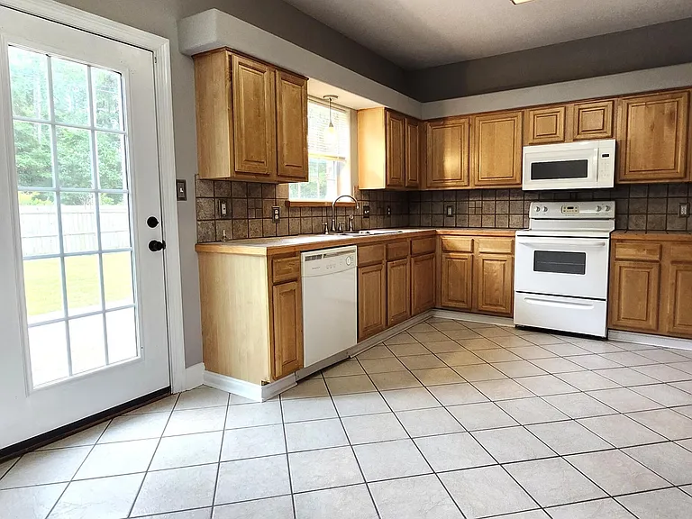 3254 Stonegate Cir — Photo 4