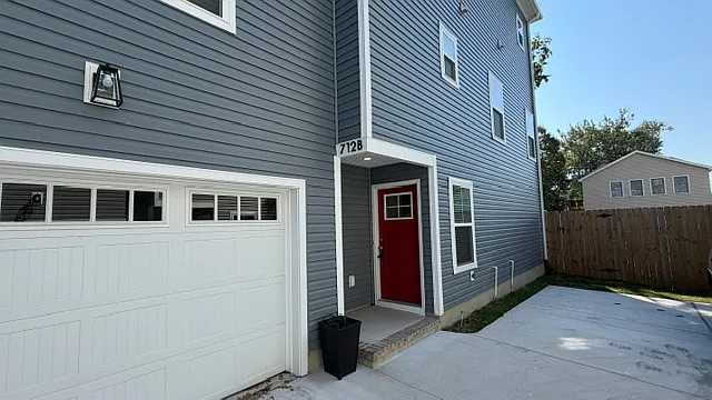 3 bed, 3.5 bath, 2044 sqft, $3,495 — Photo 3