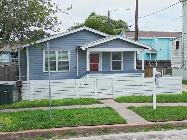 2916 Avenue M — Photo 2
