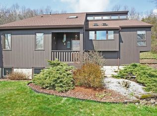 19 Oxford Rd, Pleasant Valley, NY 12569
