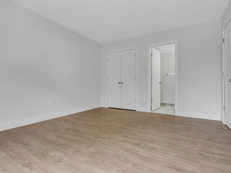 Ambassador Apartments — Photo 12