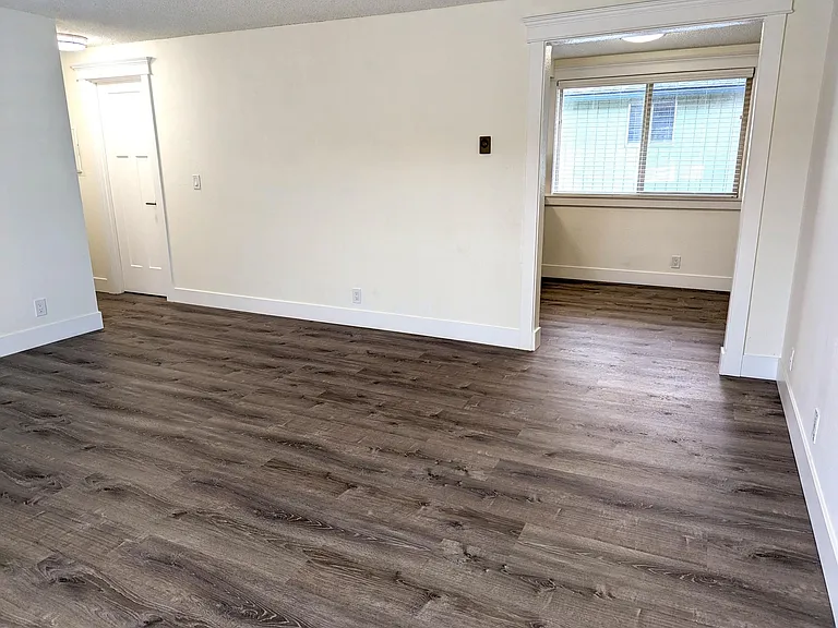 215 SW Kalmia St #D — Photo 11