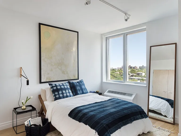 300 Ashland Pl #10M — Photo 1