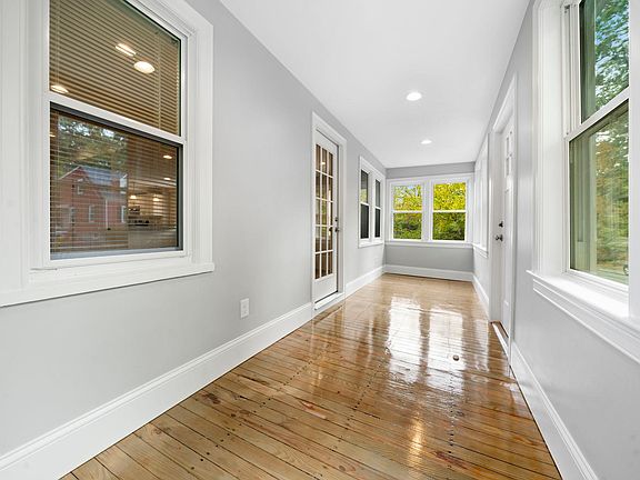 3rd image of 17 Lillian St N