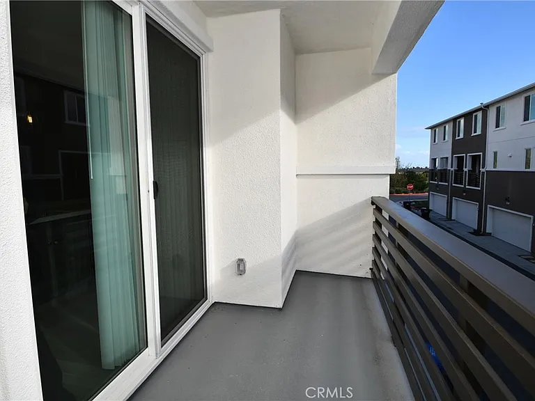 1487 Skyline Ln — Photo 10
