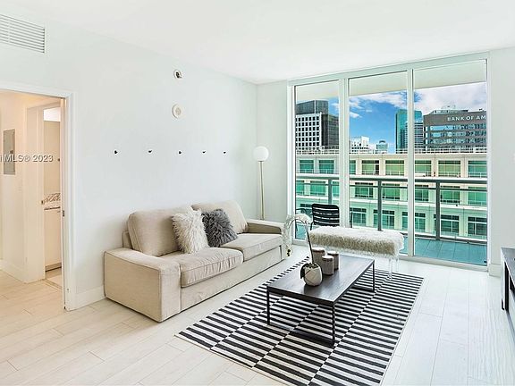 5th image of 950 Brickell Bay Dr APT 3702