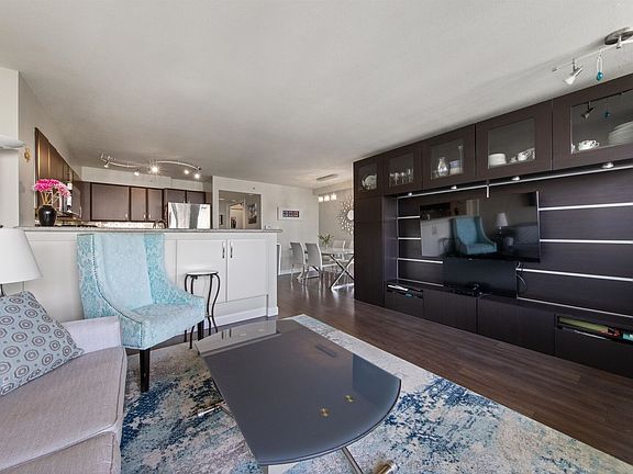 4th image of 2405 W 2nd Ave #3240
