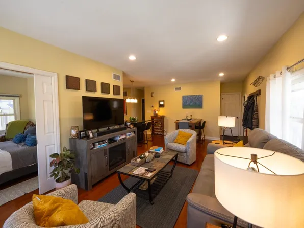 (undisclosed Address), Oak Park, IL 60302